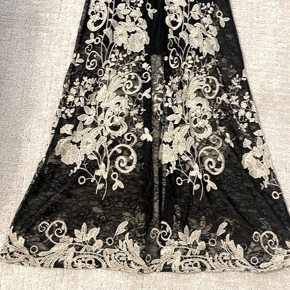 Stunning Venus lace dress - Picture 9 of 12